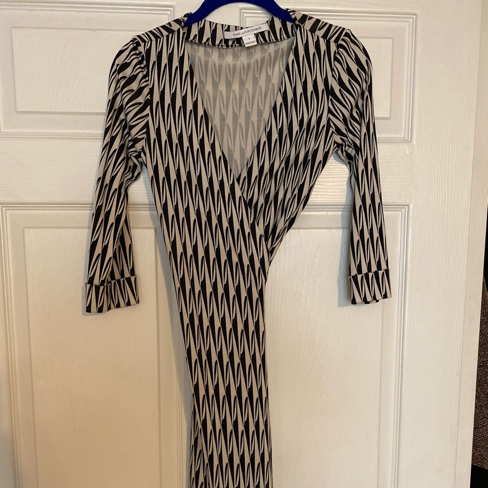 Classic Diane von Fursetnberg Midi Wrap Dress